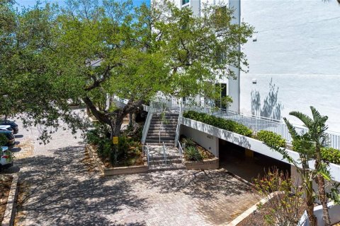 Condo in Sarasota, Florida, 2 bedrooms  № 1733992 - photo 4