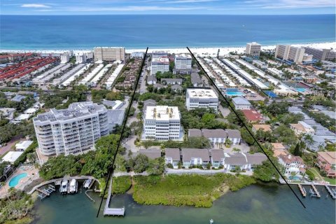 Condo in Sarasota, Florida, 2 bedrooms  № 1733992 - photo 2