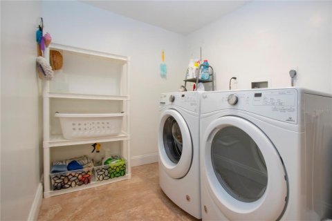 Condo in Sarasota, Florida, 2 bedrooms  № 1733992 - photo 12