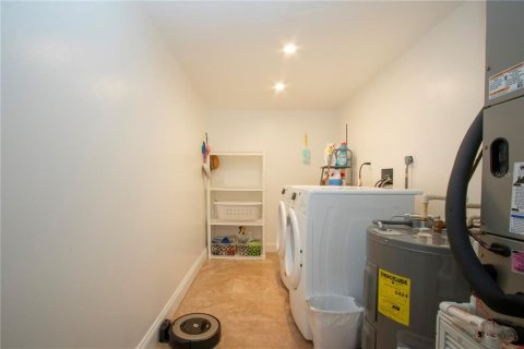 Condo in Sarasota, Florida, 2 bedrooms  № 1733992 - photo 14