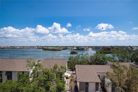 Condo in Sarasota, Florida, 2 bedrooms  № 1733992 - photo 7