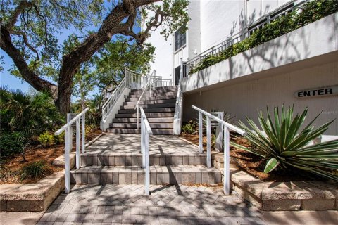 Condo in Sarasota, Florida, 2 bedrooms  № 1733992 - photo 5