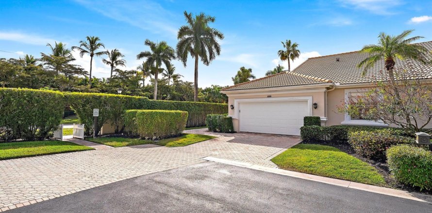 Townhouse in West Palm Beach, Florida 3 bedrooms, 180.97 sq.m. № 2248177