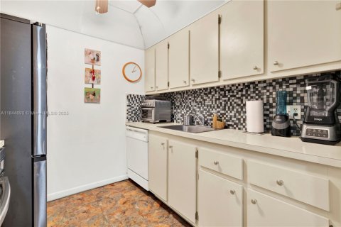 Condominio en venta en Pembroke Pines, Florida, 1 dormitorio, 75.34 m2 № 1839757 - foto 10