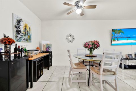 Condominio en venta en Pembroke Pines, Florida, 1 dormitorio, 75.34 m2 № 1839757 - foto 5