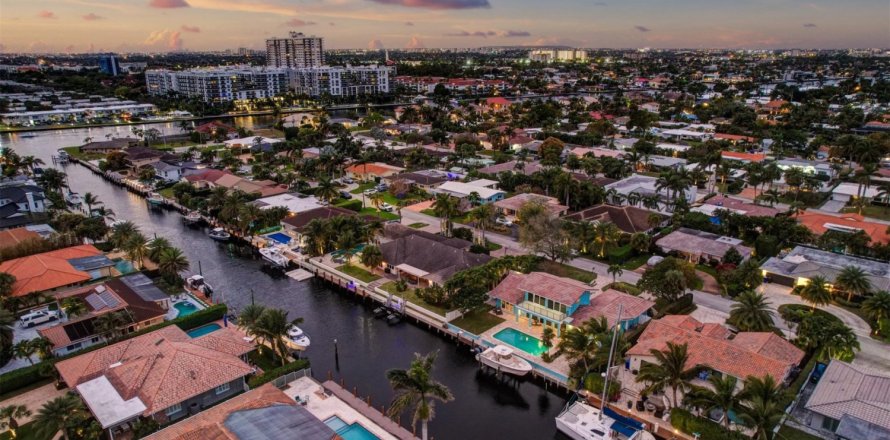Villa ou maison à Lauderdale-by-the-Sea, Floride 4 chambres, 235.51 m2 № 1005009