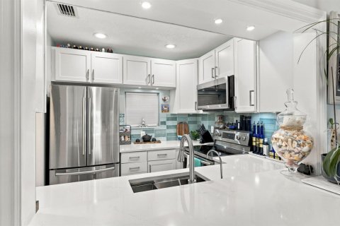 Copropriété à vendre à Pompano Beach, Floride: 1 chambre, 64.1 m2 № 2435457 - photo 7