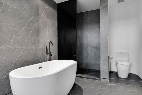 Casa en venta en Fort Lauderdale, Florida, 5 dormitorios, 214.51 m2 № 2281567 - foto 30