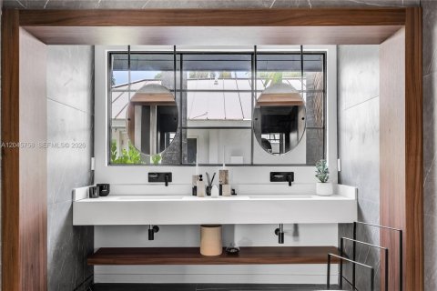 Casa en venta en Fort Lauderdale, Florida, 5 dormitorios, 214.51 m2 № 2281567 - foto 28