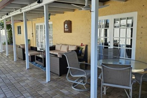 Villa ou maison à louer à Pompano Beach, Floride: 2 chambres, 137.96 m2 № 947846 - photo 1