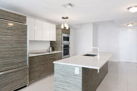 Купить кондоминиум в Майами, Флорида 2 спальни, 101.73м2, № 2048080 - фото 2
