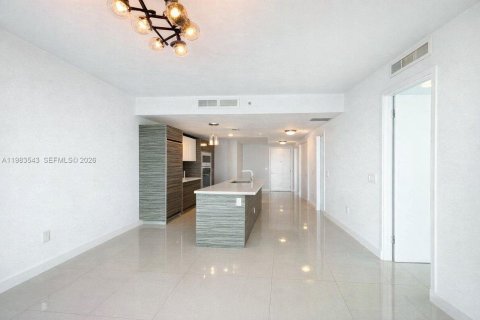 Купить кондоминиум в Майами, Флорида 2 спальни, 101.73м2, № 2048080 - фото 3