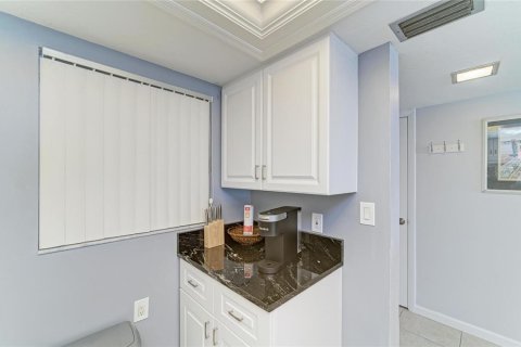 Condo in Sarasota, Florida, 1 bedroom № 2151805 - photo 17