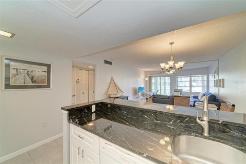 Condo in Sarasota, Florida, 1 bedroom № 2151805 - photo 16