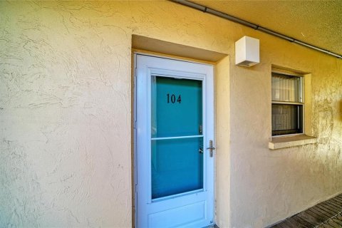 Condo in Sarasota, Florida, 1 bedroom № 2151805 - photo 10