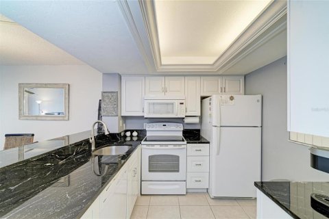 Condo in Sarasota, Florida, 1 bedroom № 2151805 - photo 13
