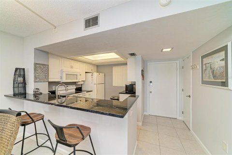 Condo in Sarasota, Florida, 1 bedroom № 2151805 - photo 20
