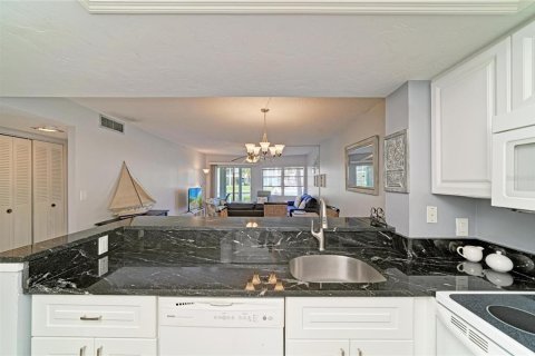 Condo in Sarasota, Florida, 1 bedroom № 2151805 - photo 15