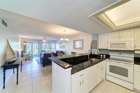 Condo in Sarasota, Florida, 1 bedroom № 2151805 - photo 12