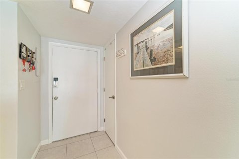 Condo in Sarasota, Florida, 1 bedroom № 2151805 - photo 11
