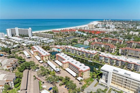 Condo in Sarasota, Florida, 1 bedroom № 2151805 - photo 2
