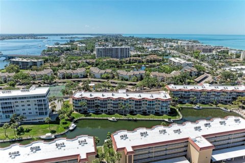 Condo in Sarasota, Florida, 1 bedroom № 2151805 - photo 4