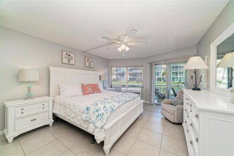Condo in Sarasota, Florida, 1 bedroom № 2151805 - photo 27