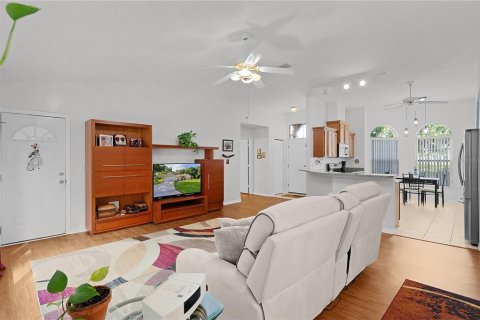 House in Ocala, Florida 3 bedrooms, 147.99 sq.m. № 1793915 - photo 4