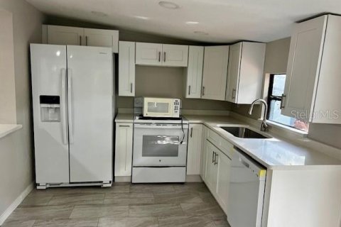 Casa en alquiler en Clermont, Florida, 2 dormitorios, 103.12 m2 № 2167760 - foto 4