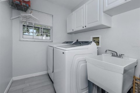 Купить виллу или дом в Норт-Порт, Флорида 6 комнат, 171.31м2, № 1581760 - фото 28