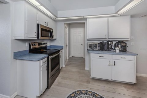Купить виллу или дом в Норт-Порт, Флорида 6 комнат, 171.31м2, № 1581760 - фото 17