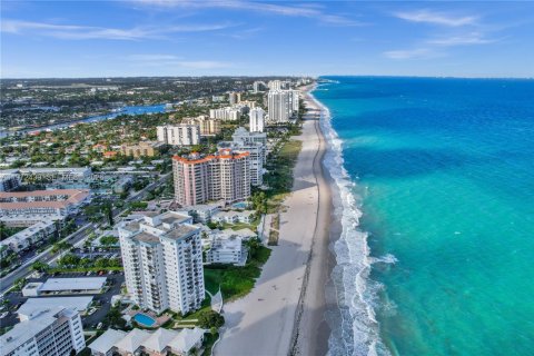 Condominio en Lauderdale-by-the-Sea, Florida, 2 dormitorios  № 2033385