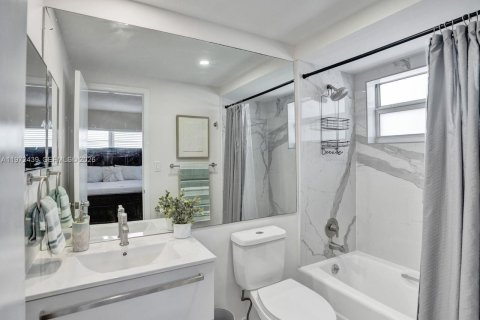 Condominio en venta en Lauderdale-by-the-Sea, Florida, 2 dormitorios, 99.41 m2 № 2033385 - foto 18