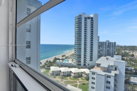 Condominio en venta en Lauderdale-by-the-Sea, Florida, 2 dormitorios, 99.41 m2 № 2033385 - foto 19