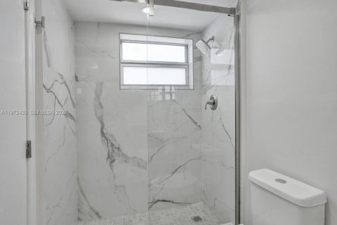 Condominio en venta en Lauderdale-by-the-Sea, Florida, 2 dormitorios, 99.41 m2 № 2033385 - foto 23