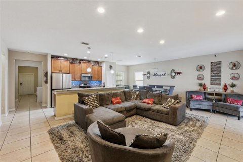 House in Apopka, Florida 3 bedrooms, 178.37 sq.m. № 2106836 - photo 7