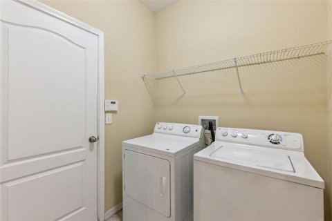 House in Apopka, Florida 3 bedrooms, 178.37 sq.m. № 2106836 - photo 27
