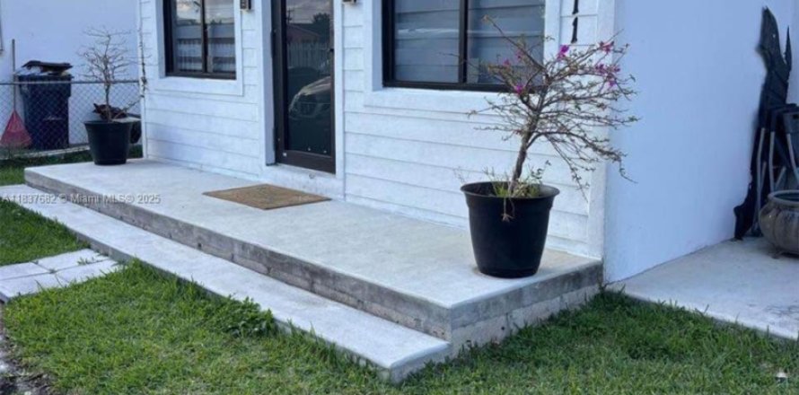 Villa ou maison à Miami, Floride 2 chambres, 92.9 m2 № 1849211