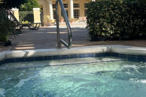 Condo in Orlando, Florida, 1 bedroom  № 2202822 - photo 12