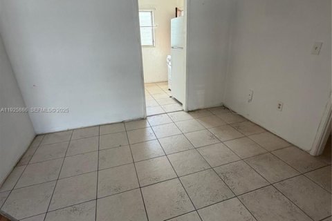 Снять в аренду квартиру в Майами-Бич, Флорида 1 спальня, 69.68м2, № 1984313 - фото 3