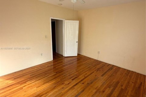 Снять в аренду квартиру в Майами-Бич, Флорида 1 спальня, 69.68м2, № 1984313 - фото 2