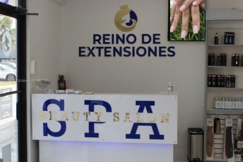 Propiedad comercial en venta en Hialeah, Florida № 1691709 - foto 5