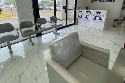 Propiedad comercial en venta en Hialeah, Florida № 1691709 - foto 6
