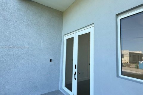 Casa en alquiler en Cape Coral, Florida, 3 dormitorios, 182.55 m2 № 1979514 - foto 6