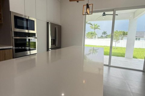 Casa en alquiler en Cape Coral, Florida, 3 dormitorios, 182.55 m2 № 1979514 - foto 19