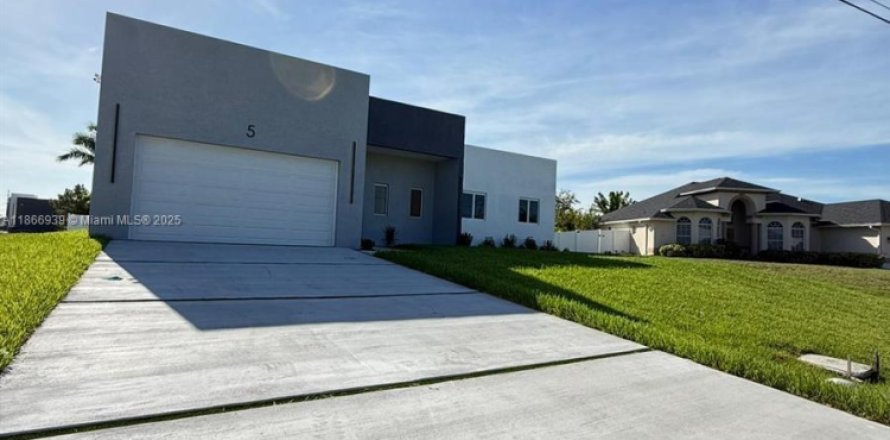 Casa en Cape Coral, Florida 3 dormitorios, 182.55 m2 № 1979514