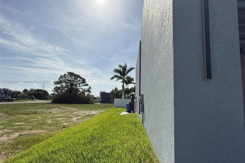 Casa en alquiler en Cape Coral, Florida, 3 dormitorios, 182.55 m2 № 1979514 - foto 9