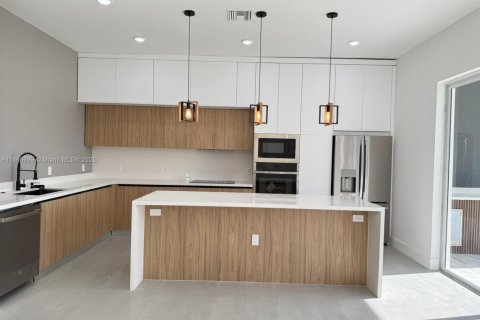 Casa en alquiler en Cape Coral, Florida, 3 dormitorios, 182.55 m2 № 1979514 - foto 14