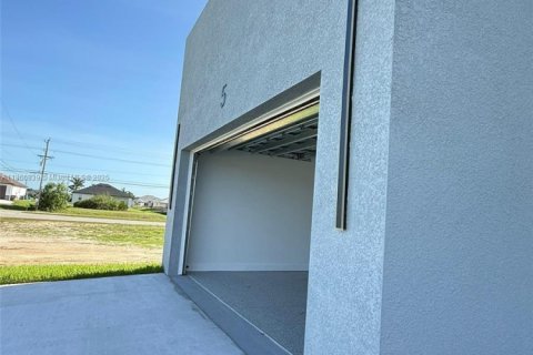 Casa en alquiler en Cape Coral, Florida, 3 dormitorios, 182.55 m2 № 1979514 - foto 10