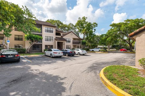 Condo in Pompano Beach, Florida, 1 bedroom  № 2065471 - photo 2